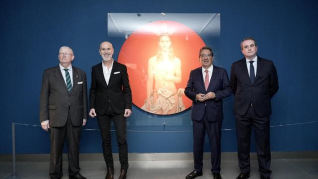 El cartel de Salustiano, protegido por un cristal.