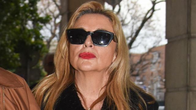 Inmaculada Casal y María del Monte a su entrada al juzgado de Sevilla.