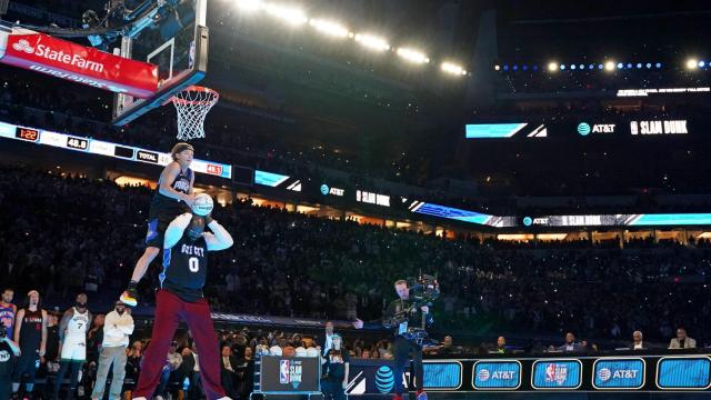 Mac McClung, en su último mate con la ayuda de Shaquille O'Neal