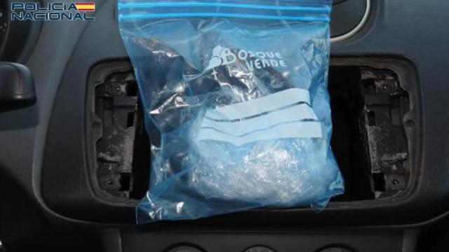 Cocaína hallada en el coche.