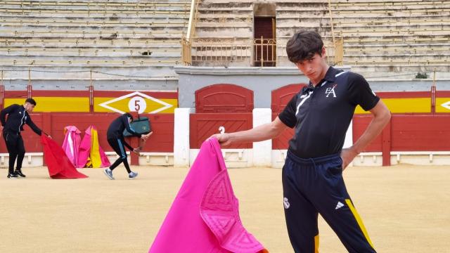 Javier Cuartero, durante uno de sus entrenamientos en la plaza de toros de Alicante.