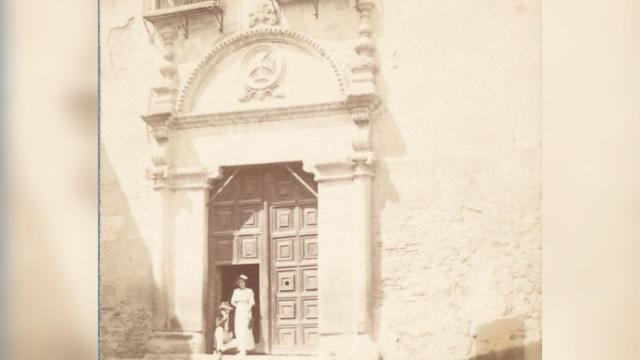 Portada del Covento de Trinitarios, hoy en la Alhóndiga, a comienzos del siglo XX.