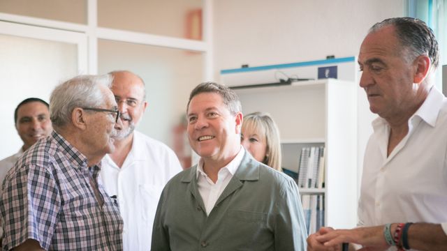 Emiliano García-Page durante una visita a Tarancón en 2022.