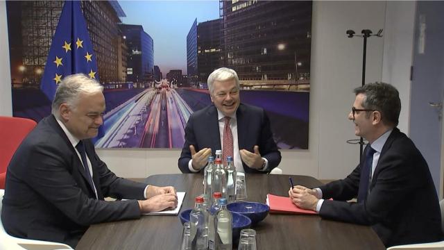 Esteban González Pons, Didier Reynders y Félix Bolaños, durante la reunión de este lunes en Bruselas