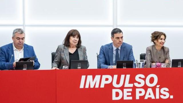Sánchez preside la Ejecutiva del PSOE, este lunes en Ferraz, junto a Santos Cerdán, Narbona y María Jesús Montero.