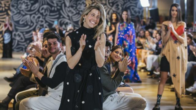 Maia Curutchet, saludando al final del desfile en la MBFWM.