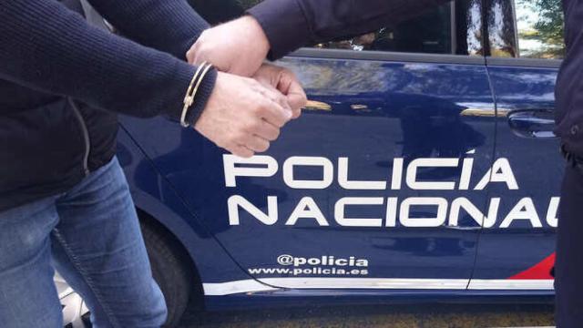 Imagen de archivo de una detención por la Policía Nacional.