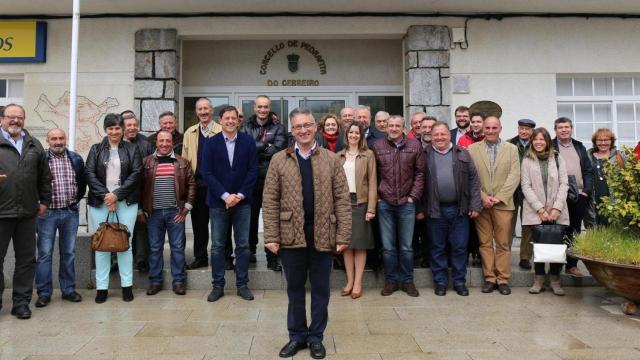José Luis Raposo, en el centro, con José Ramón Besteiro detrás en una imagen de 2015.
