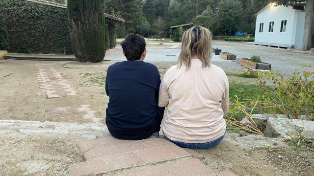 Una madre y un hijo en una imagen de archivo