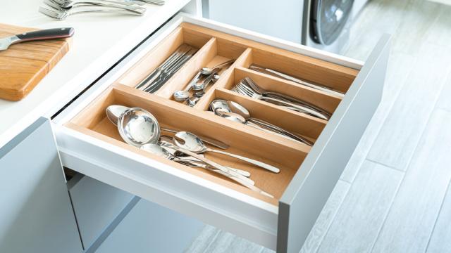 El sencillo truco que deja los cajones como nuevos.
