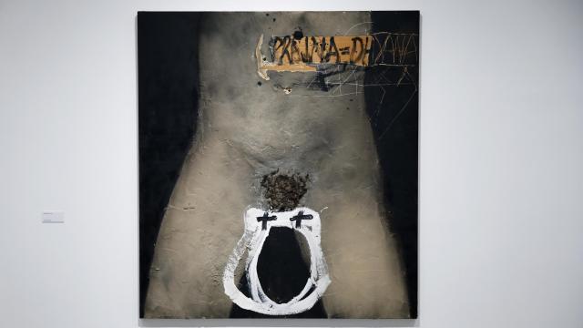 Vista de la obra Diana de la exposición 'Antoni Tàpies. La práctica del arte' en el museo Reina Sofía. Foto: EFE/ Chema Moya