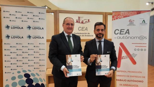 A la izquierda, Luis Fernández-Palacios, secretario general de CEA; derecha de la imagen, Manuel Alejandro Cardenete, catedrático de Economía de la Universidad Loyola.