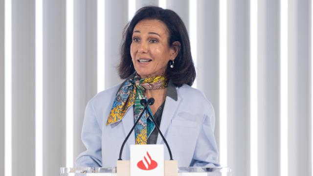 La presidenta del Banco Santander, Ana Botín, durante la presentación de los resultados del 2023 del Grupo Santander.