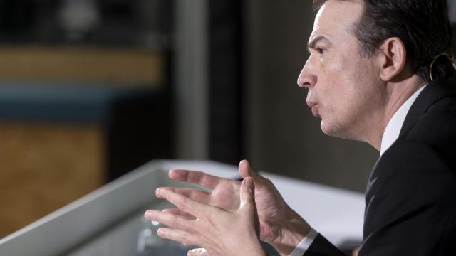 El CEO de Enagás, Arturo González Aizpiri, durante una rueda de prensa de presentación de resultados 2023 y objetivos 2024 de la compañía.