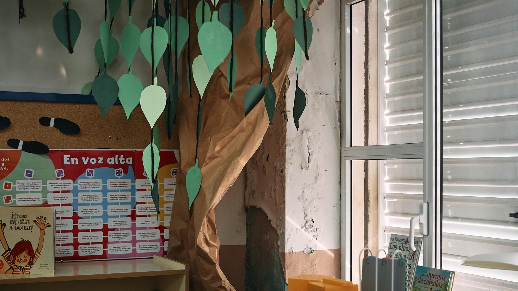 En imágenes, así están los colegios de Sevilla: humedades, desconchones, suelos levantados y desprendimientos