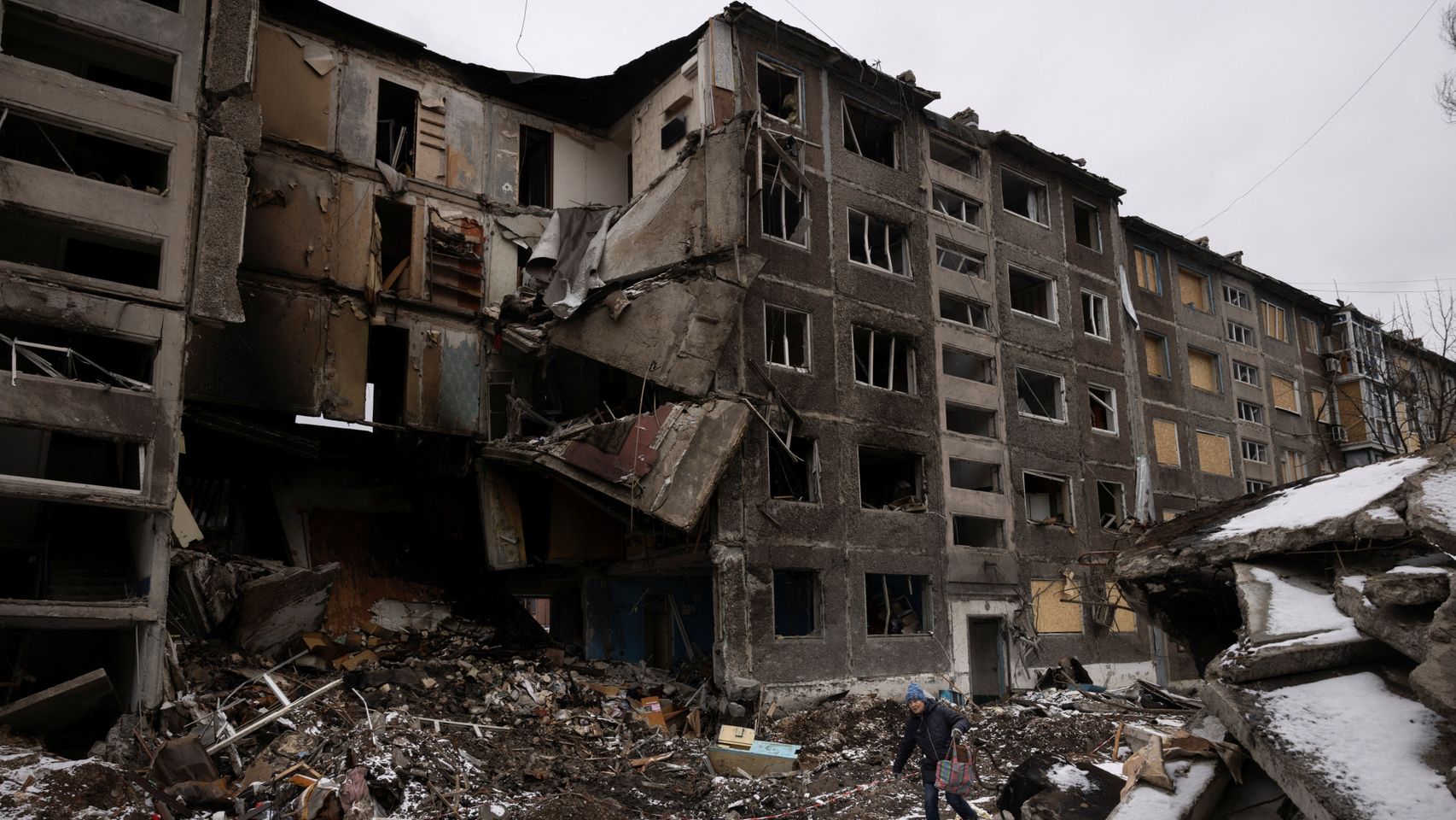 Ruinas en un municipio cercano a Avdiivka, atacado en febrero