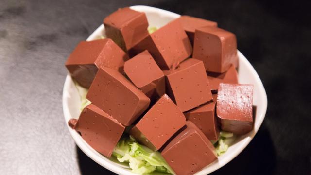 Sangre de cerdo endurecida, un manjar en China