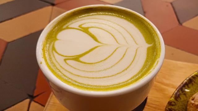 La bebida japonesa matcha.