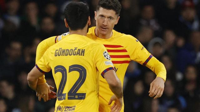 Lewandowski celebra su gol con Gündogan