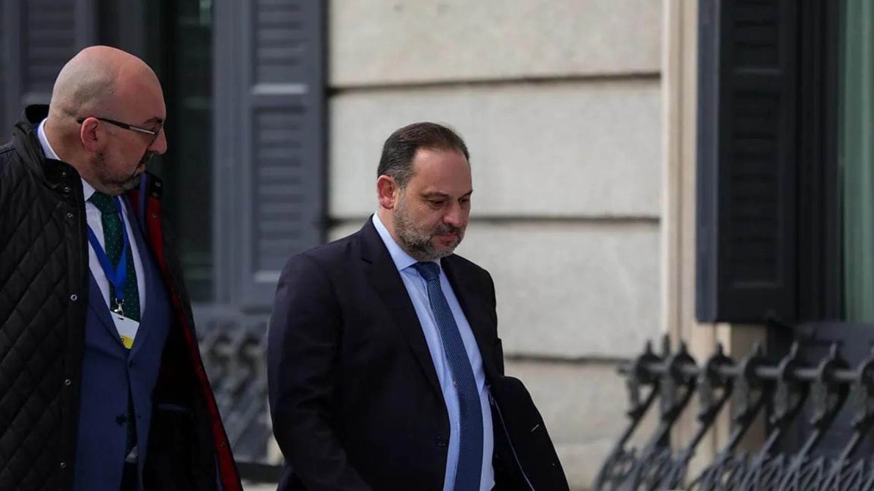 Koldo García junto al exministro José Luis Ábalos en una imagen de archivo en el Congreso./