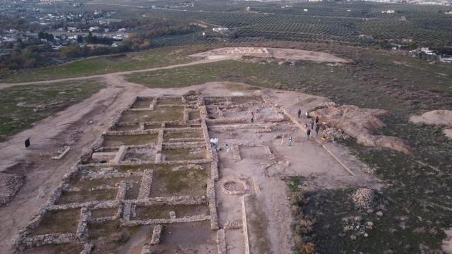 Vista aérea de edificios excavados en Puente Tablas