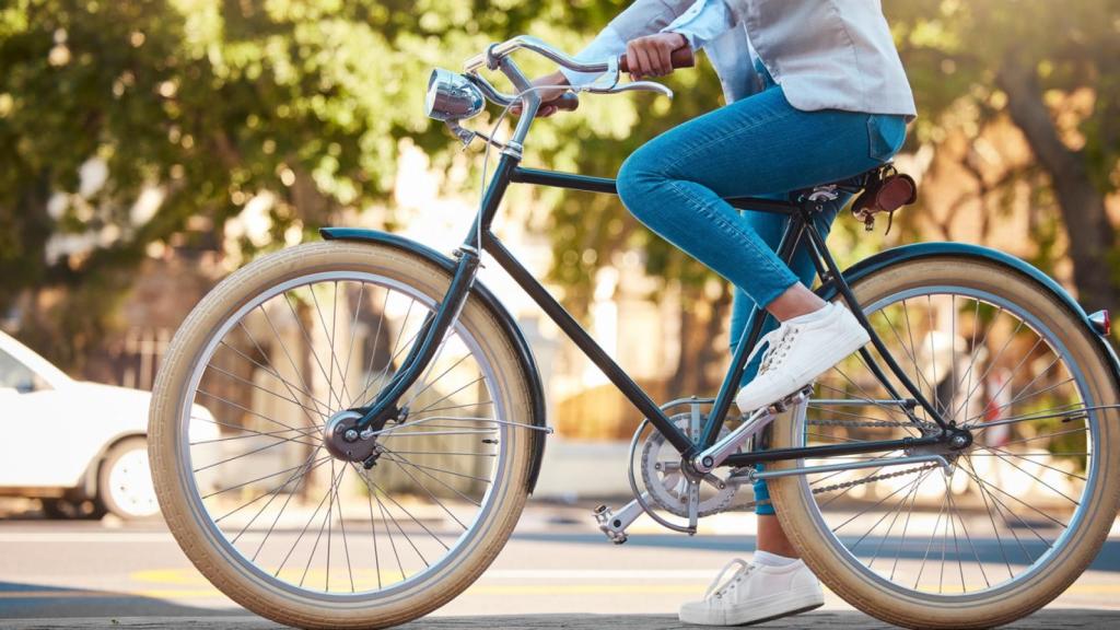 Esta poblado carece de una carretera principal.