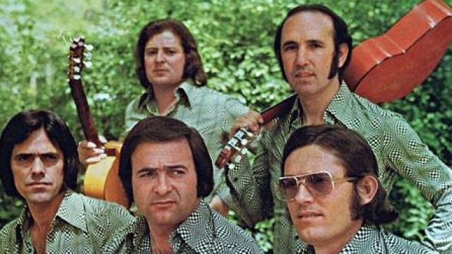 Imagen antigua de este grupo de sevillanas de la Puebla del Río