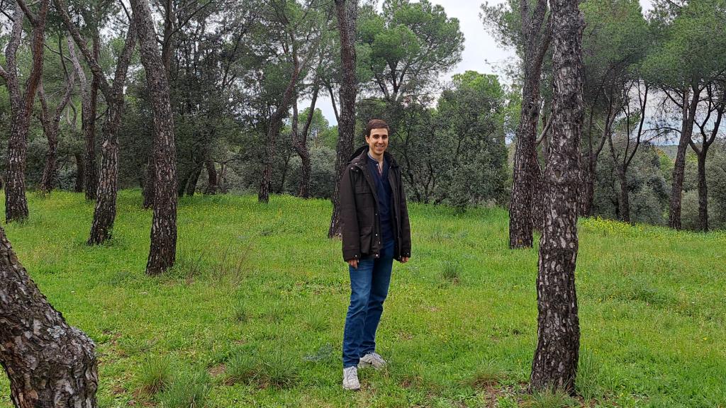 Alfonso Gotor, número 2 del MIR de 2024, paseando.