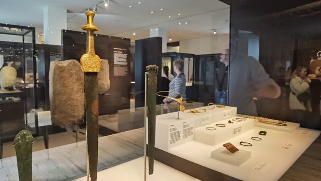 La espada y la diadema del Museo Arqueológico Nacional se mostrarán en Alicante con 'Dinastías'.