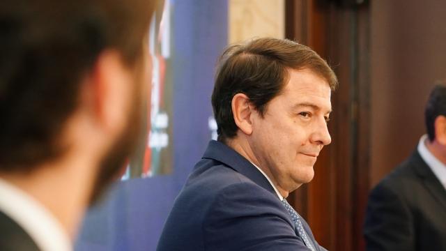 Mañueco con García-Gallardo al lado