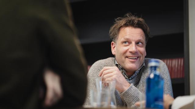 El físico belga Thomas Hertog, durante la entrevista con EL ESPAÑOL.