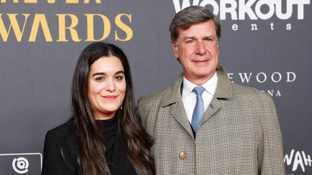 Cayetano Martínez de Irujo y su razón de amor, Bárbara Mirjan, en la gala de los premios AEVEA.