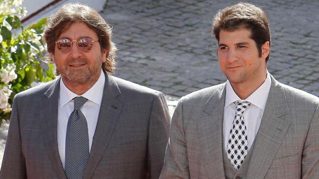 Julián Contreras y su padre, en una imagen de archivo.