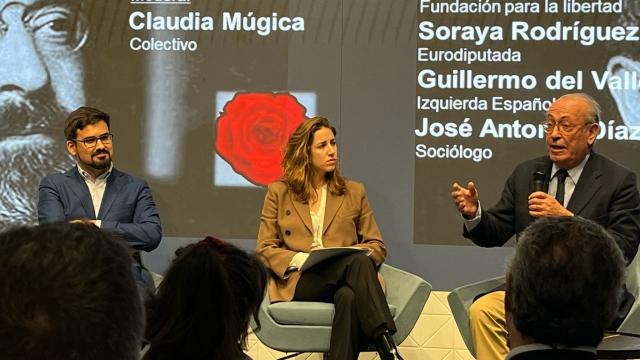 Guillermo del Valle (i), junto a Soraya Rodríguez y Nicolás Redondo (d), este jueves en un encuentro del colectivo Fernando de los Ríos.