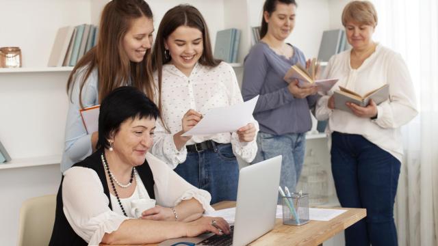 Grupo de mujeres trabajadores.