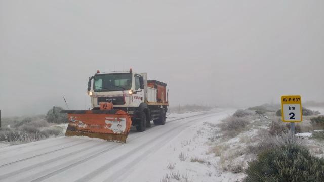 Imagen de archivo de un quitanieves trabajando en Castilla y León