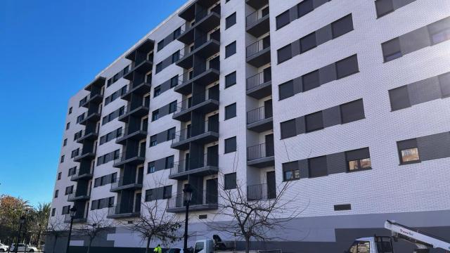 El edificio en el que serán reubicados los afectados por el incendio de Valencia. EE