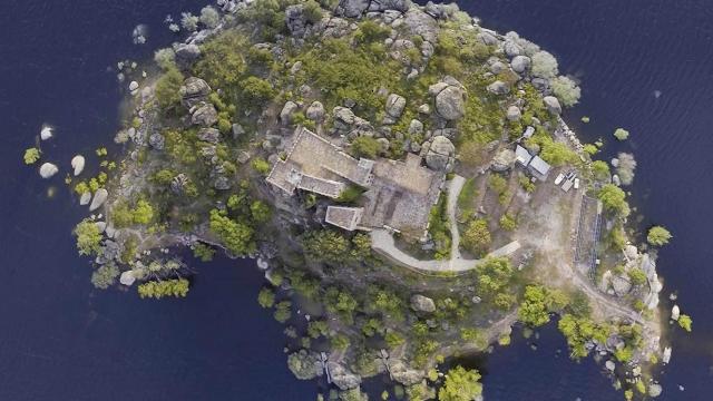 Imagen de la isla privada a la venta en la provincia de Ávila