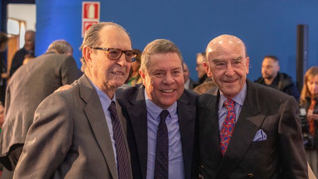 Rafael Canogar, Emiliano García-Page y Rafael Torres Ugena, de izquierda a derecha.