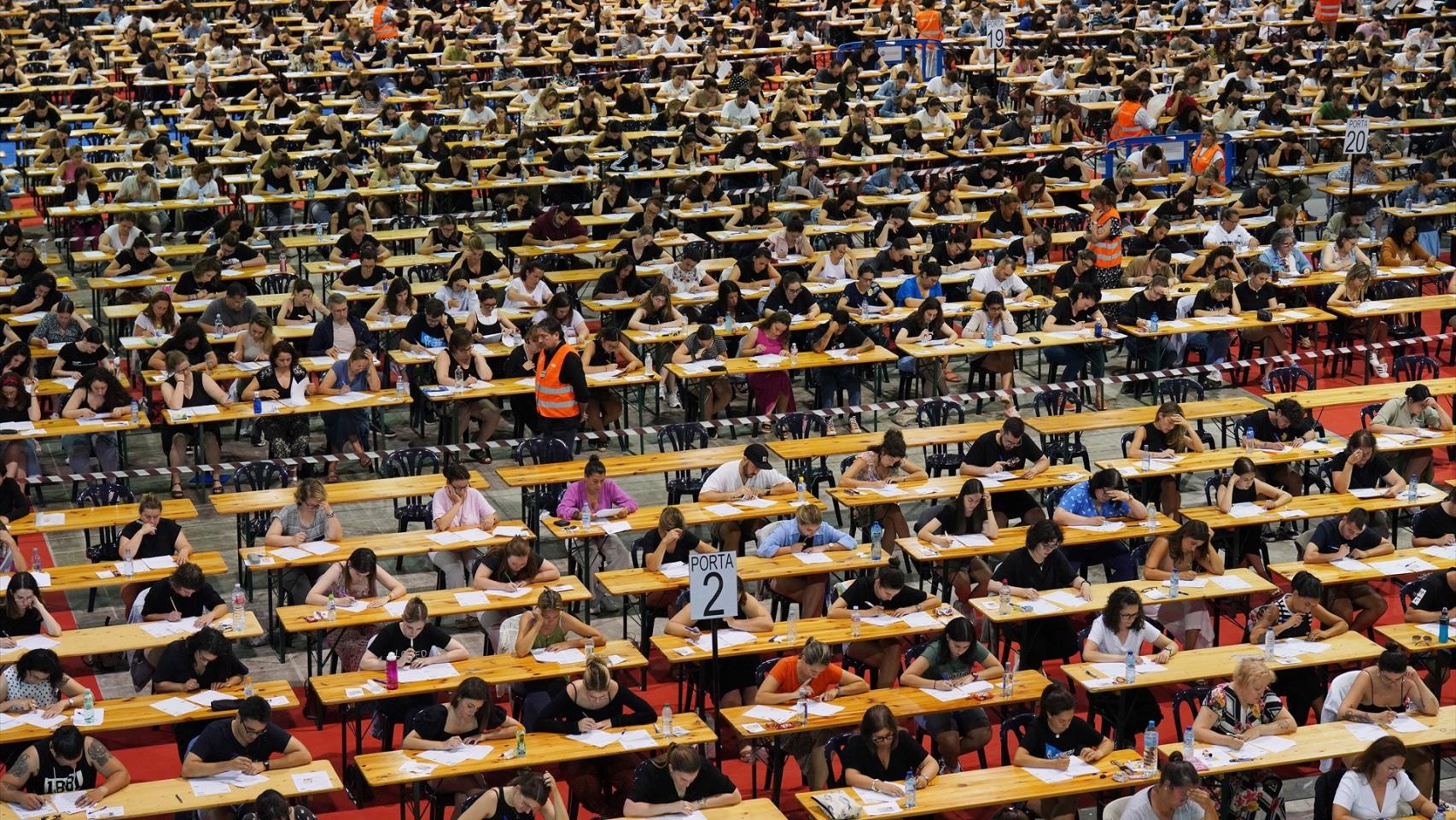 Opositores en una examen, en una imagen de archivo.