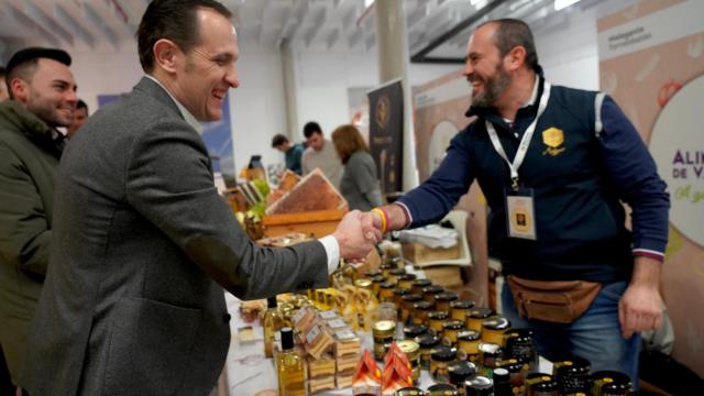 Conrado Íscar participa en la inauguración del I Salón de la Miel en Valladolid