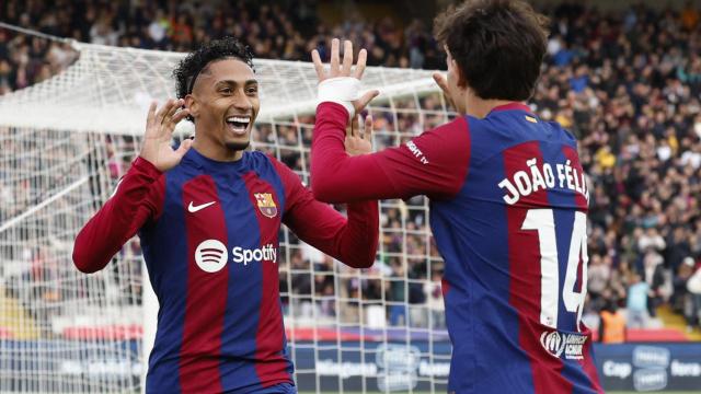 Raphinha y Joao Félix celebran el 1-0 frente al Getafe