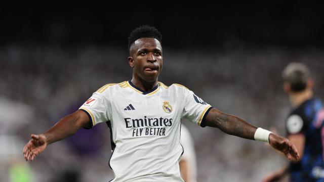 Vinicius pide apoyo a la grada.