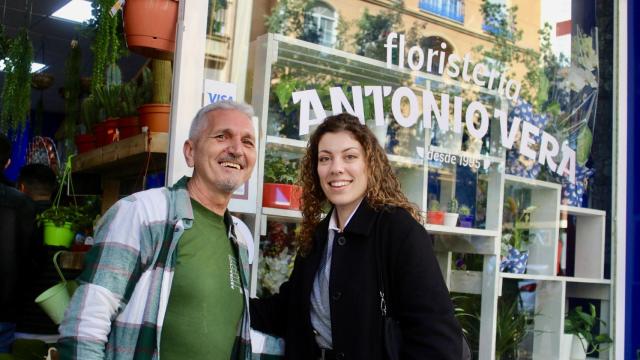Propietario y diseñadora de la floristería Antonio Vera