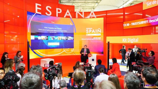 El ministro de Transformación Digital y Función Pública, José Luis Escrivá, durante el anuncio de la SETT, en el MWC 2024.