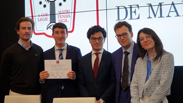 El estudiante de Derecho de la USAL José Javier Sendín, de procedencia de Villarino, segundo por la izquierda