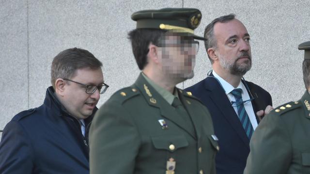 Francisco Martínez, junto a su abogado, en la Audiencia Nacional.