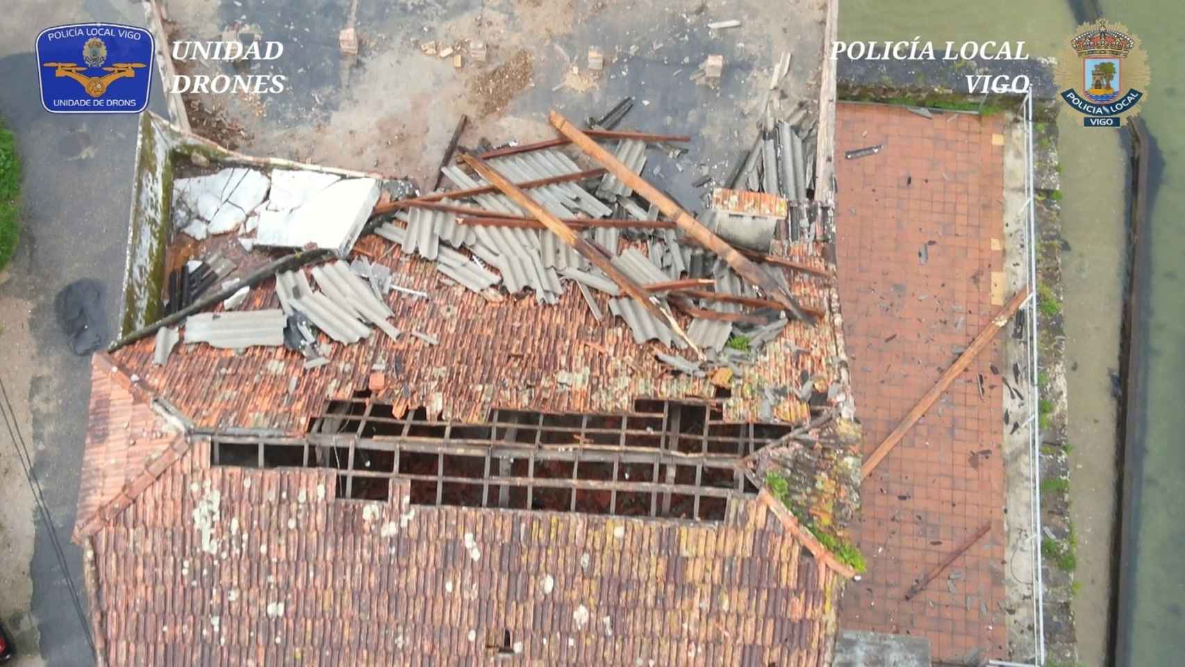 Imagen del tejado que fue arrancado, en parte, por el temporal.