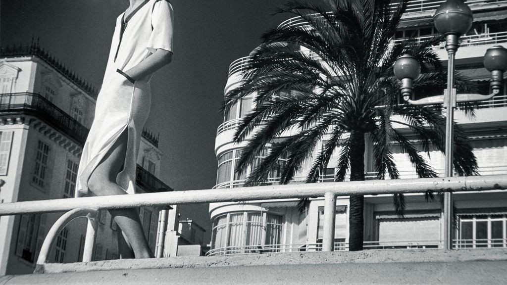 Patti Hansen en Niza, por Helmut Newton. 1976, copyright Helmut Newton Foundation, courtesy Conde Nast