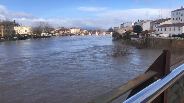 La crecida del río Ebro a su paso por Miranda de Ebro